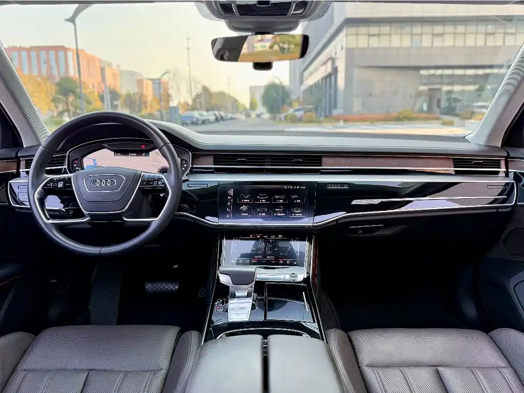 AUDI A8