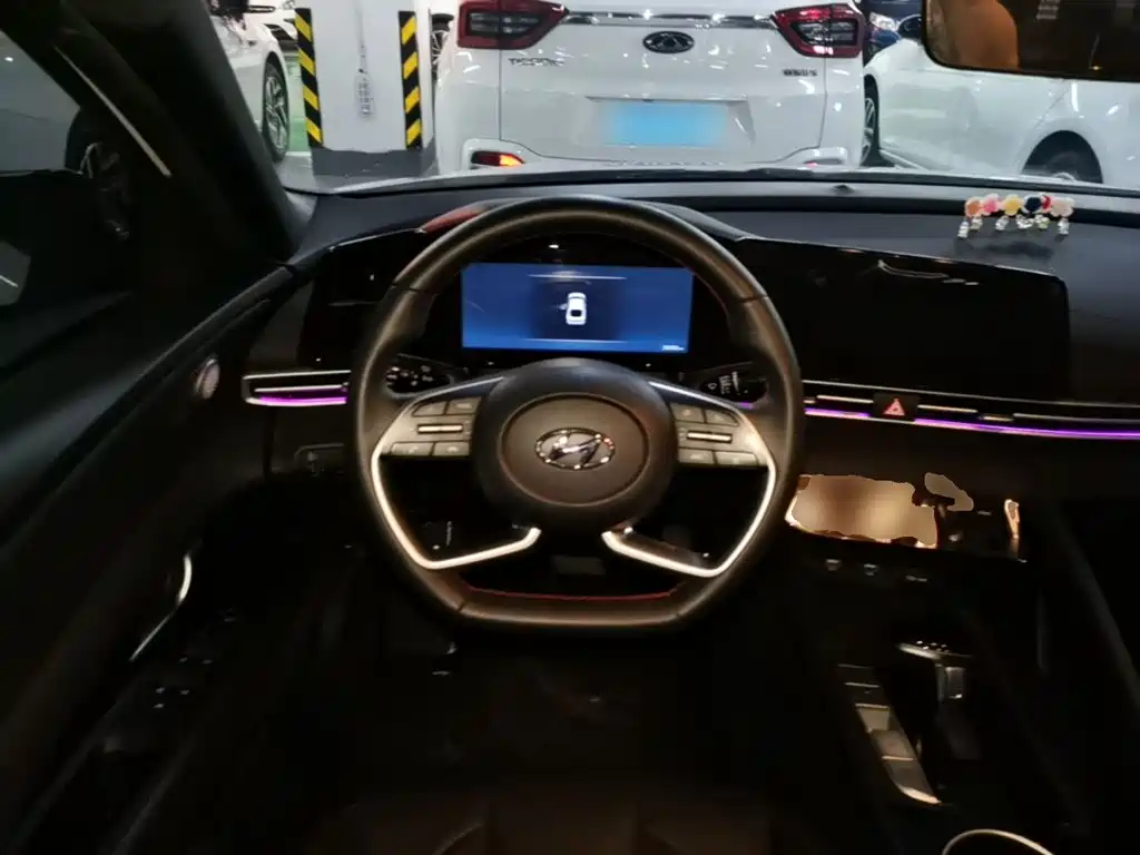 Hyundai Elantra — миниатюра 11