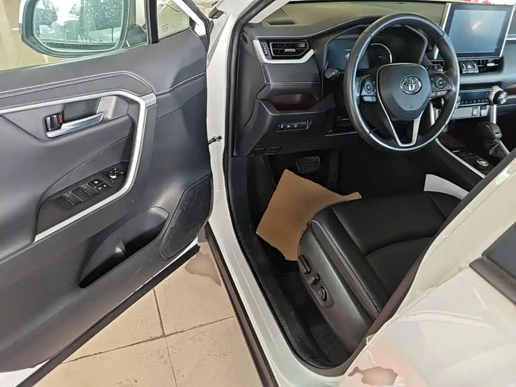 Toyota RAV4 — миниатюра 16