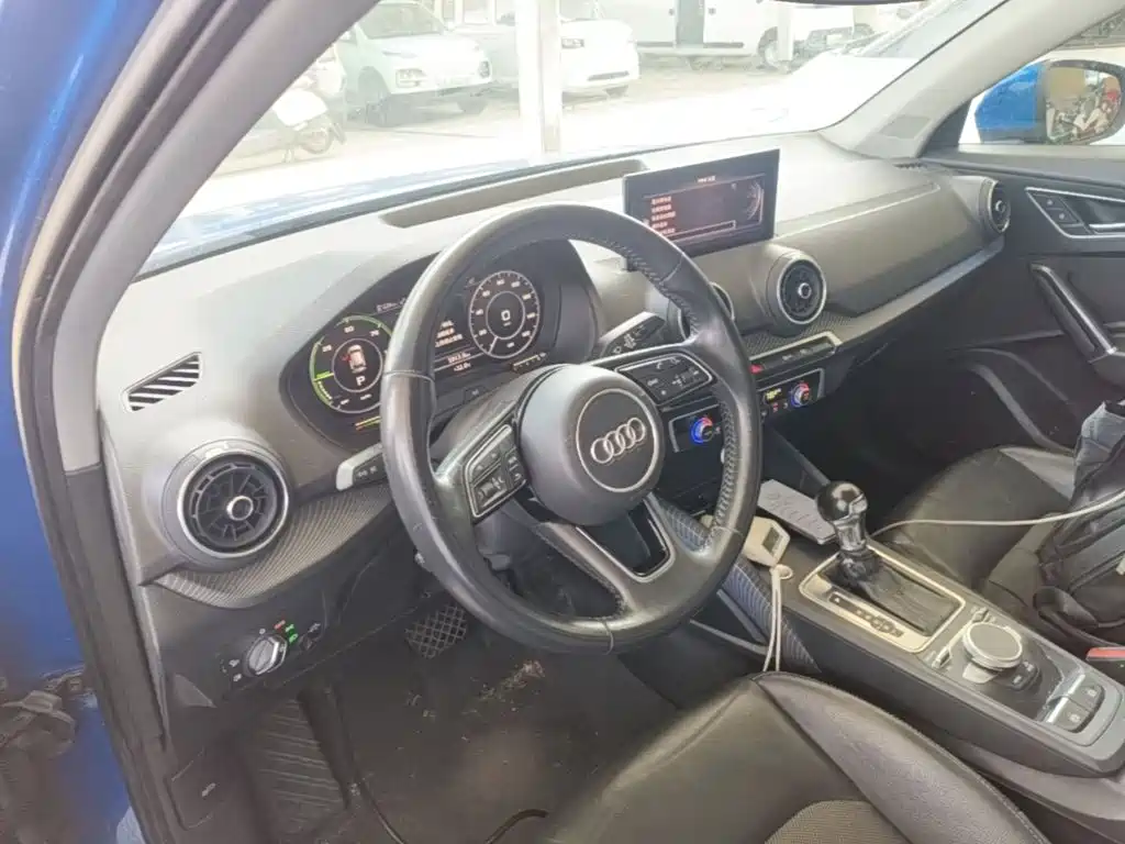 Audi Q2L e-tron — миниатюра 10