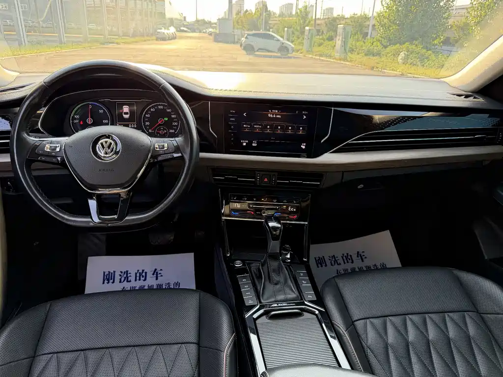 Volkswagen Passat PHEV — миниатюра 12