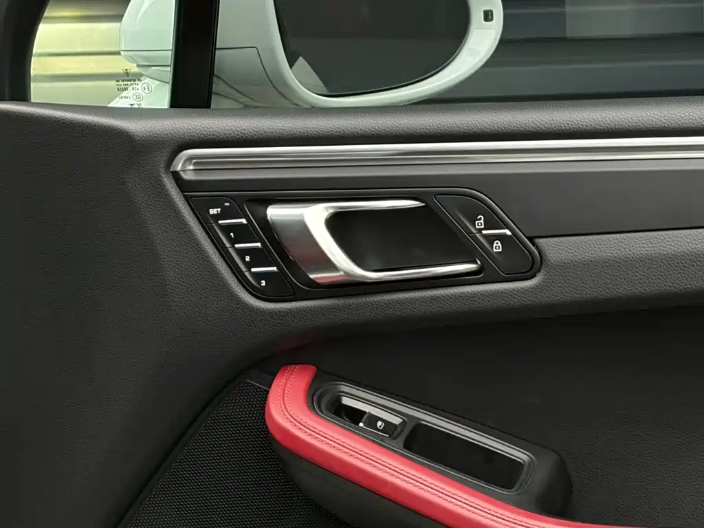 Porsche Macan — миниатюра 31