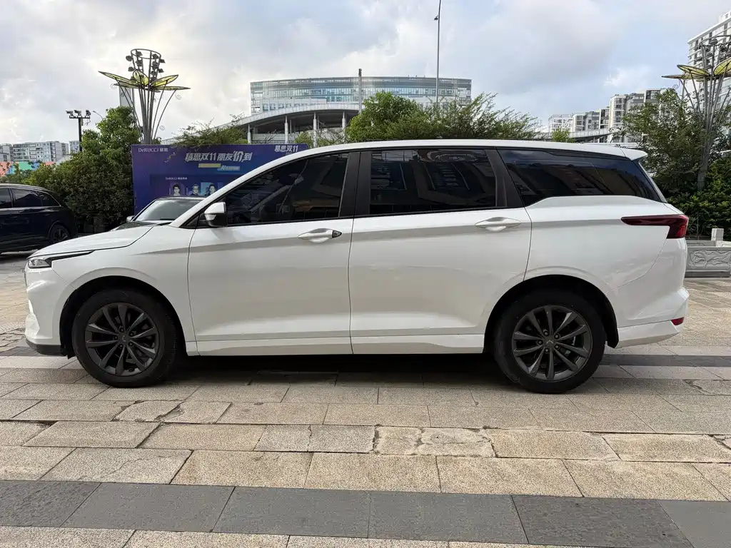 Wuling Victory — миниатюра 4