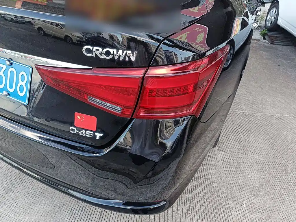 Toyota Crown — миниатюра 8