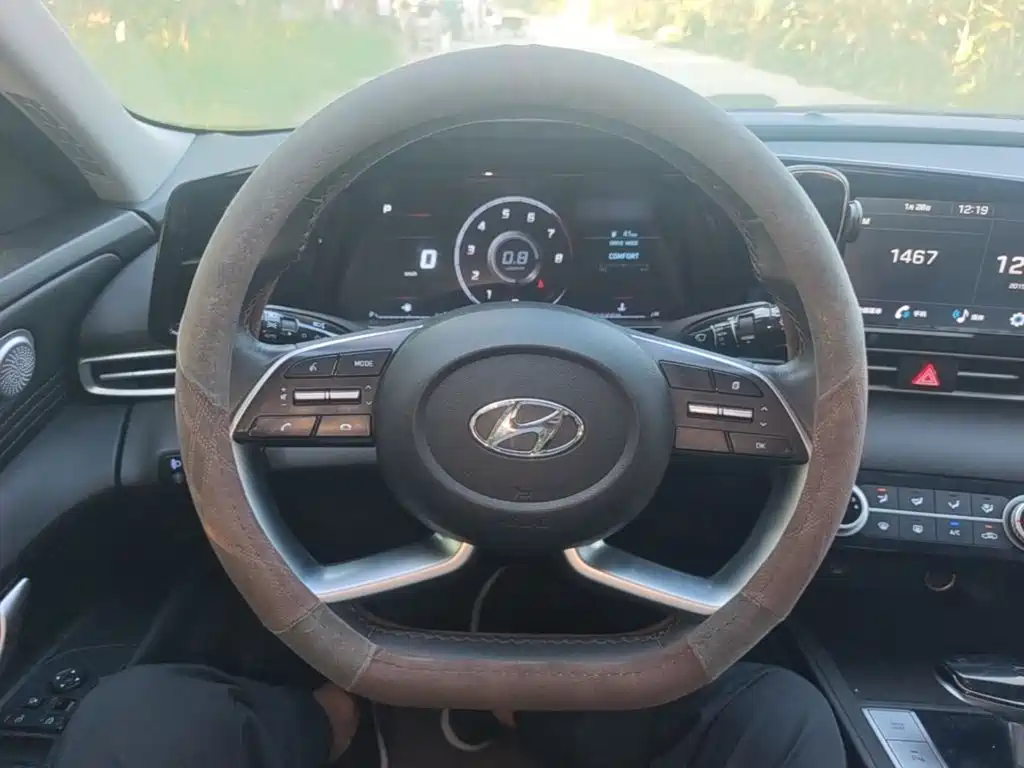 Hyundai Elantra — миниатюра 11