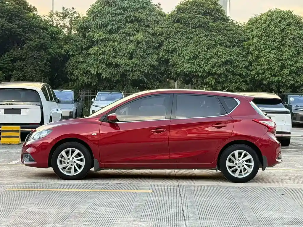 Nissan Tiida — миниатюра 3