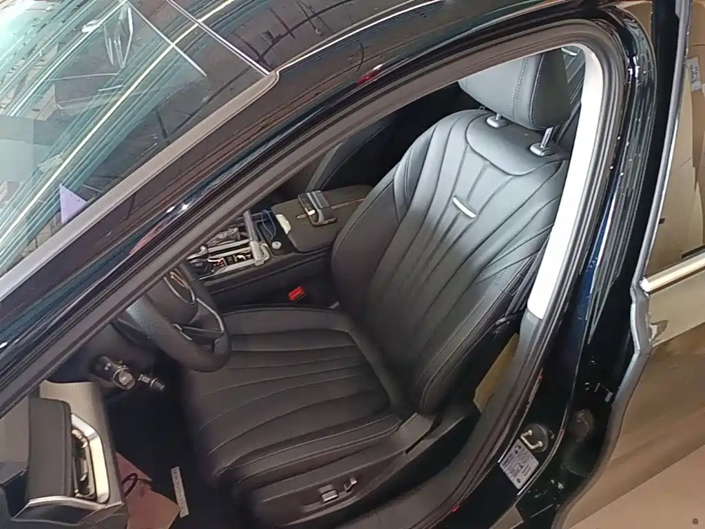 Hongqi Hongqi H5 — миниатюра 15