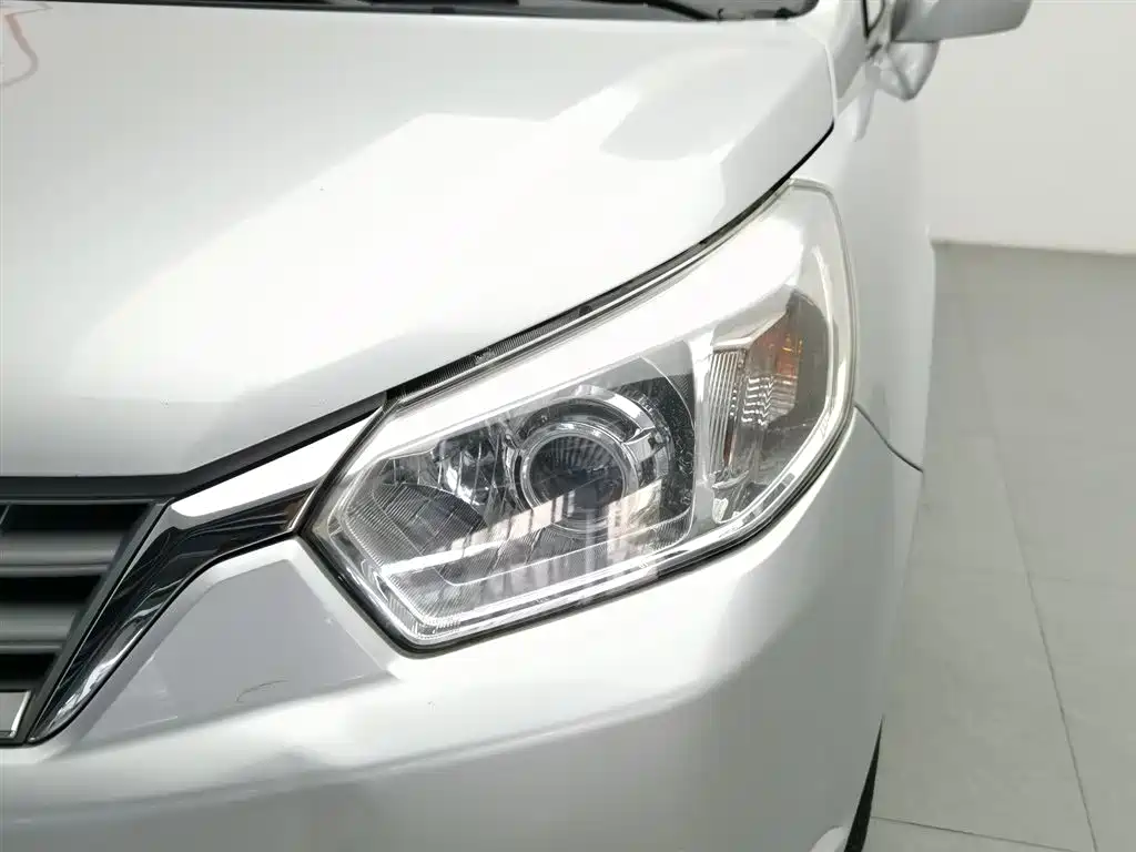Venucia D50 2014 1.6L MT