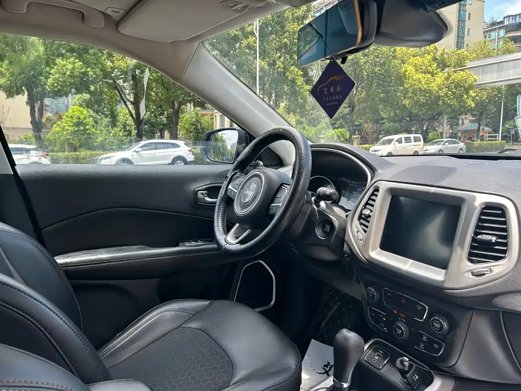 Jeep Compass — миниатюра 13