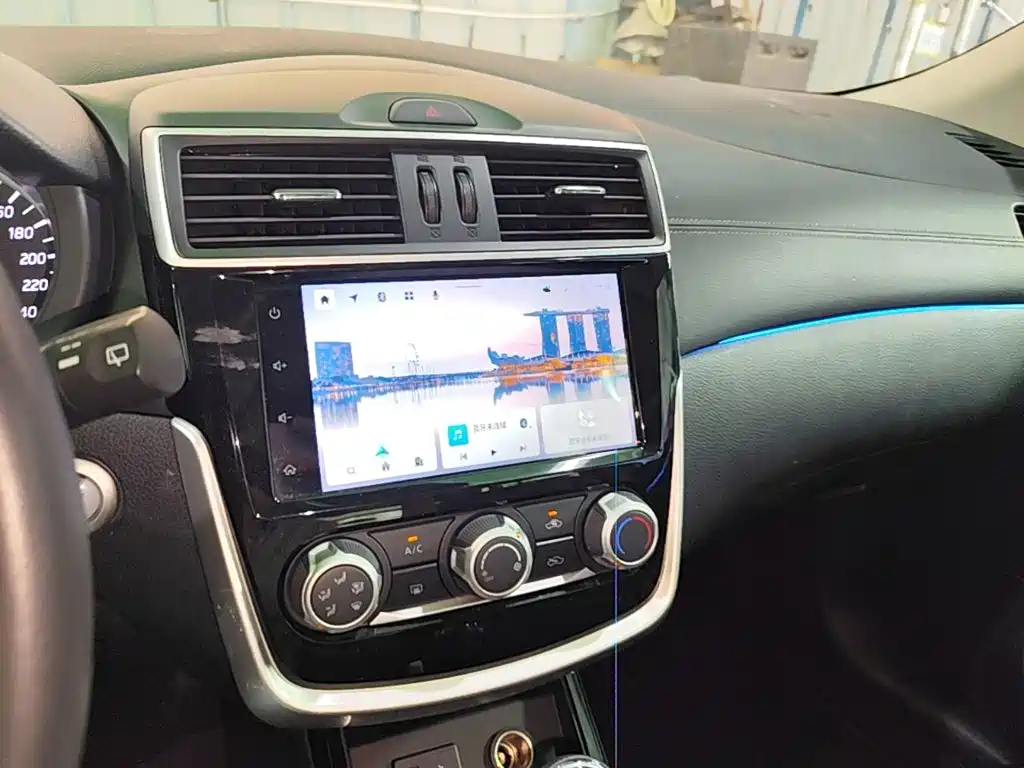 Nissan Tiida — миниатюра 13