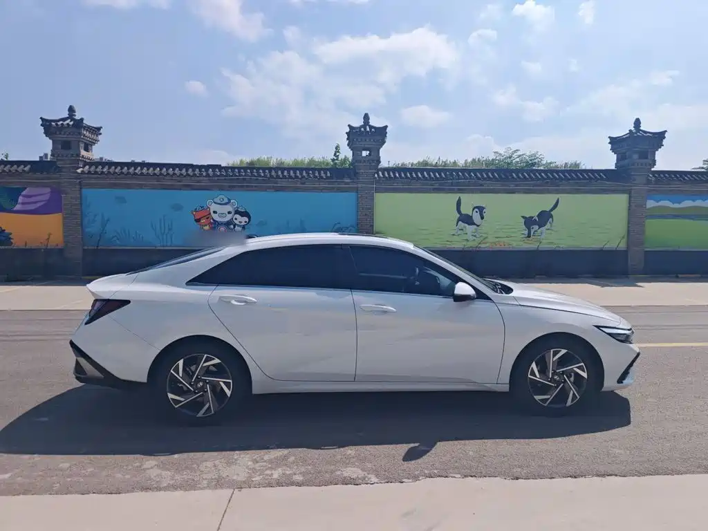 Hyundai Elantra — миниатюра 8
