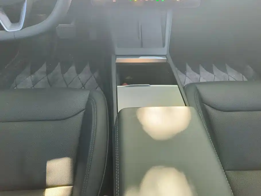 Tesla Model 3 — миниатюра 16