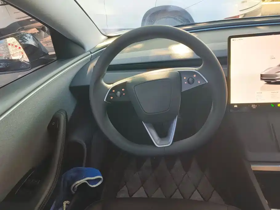 Tesla Model 3 — миниатюра 15