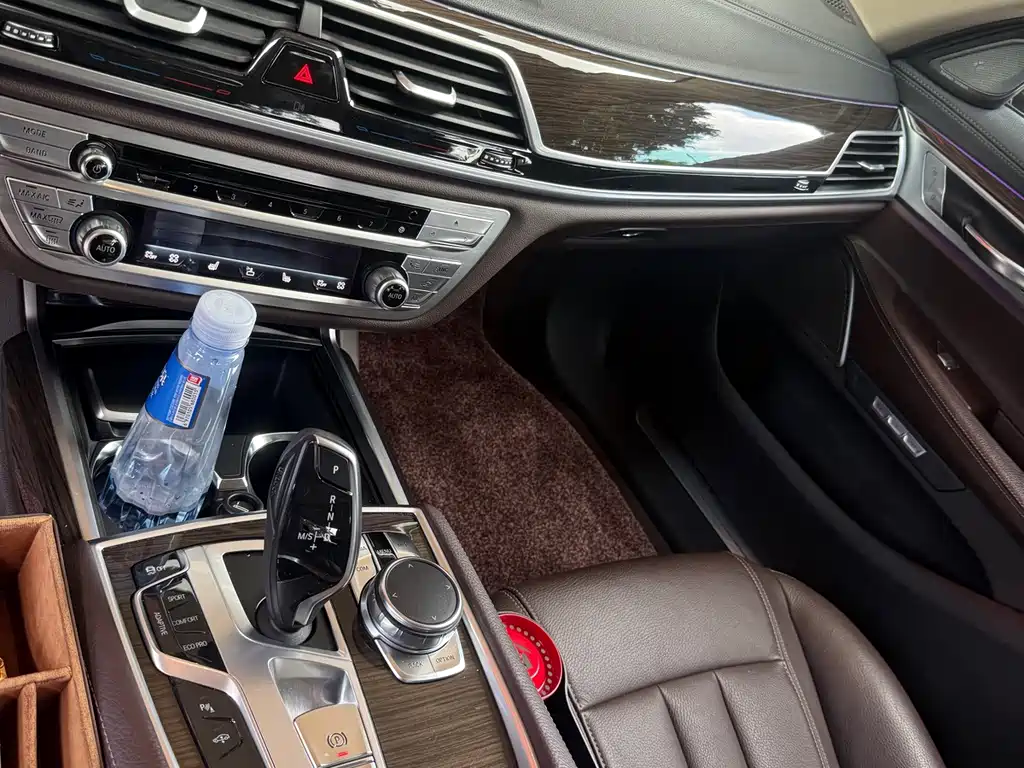 BMW 7 Series — миниатюра 4