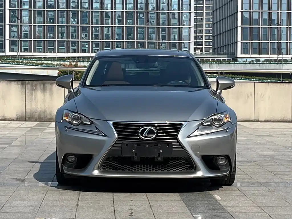 Lexus IS — миниатюра 2