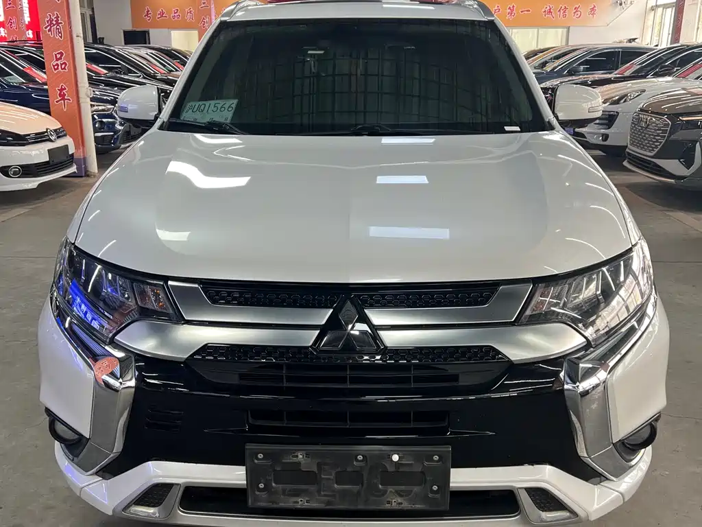 Mitsubishi Outlander 2021 2.4L 7 мест