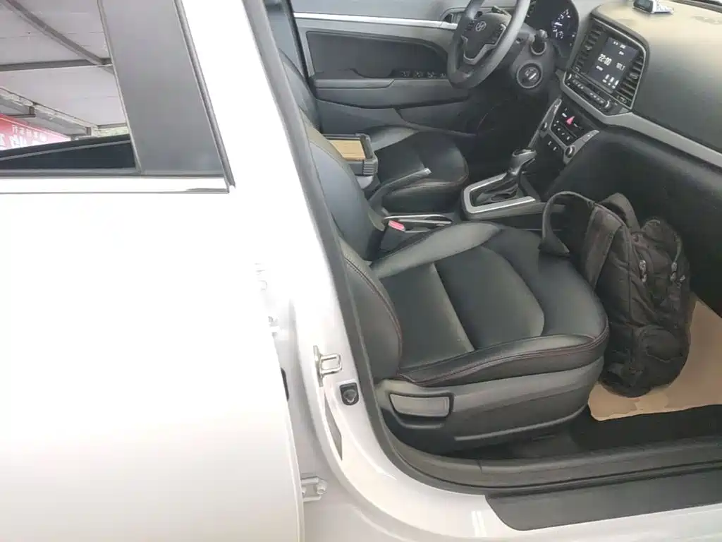 Hyundai Elantra — миниатюра 25