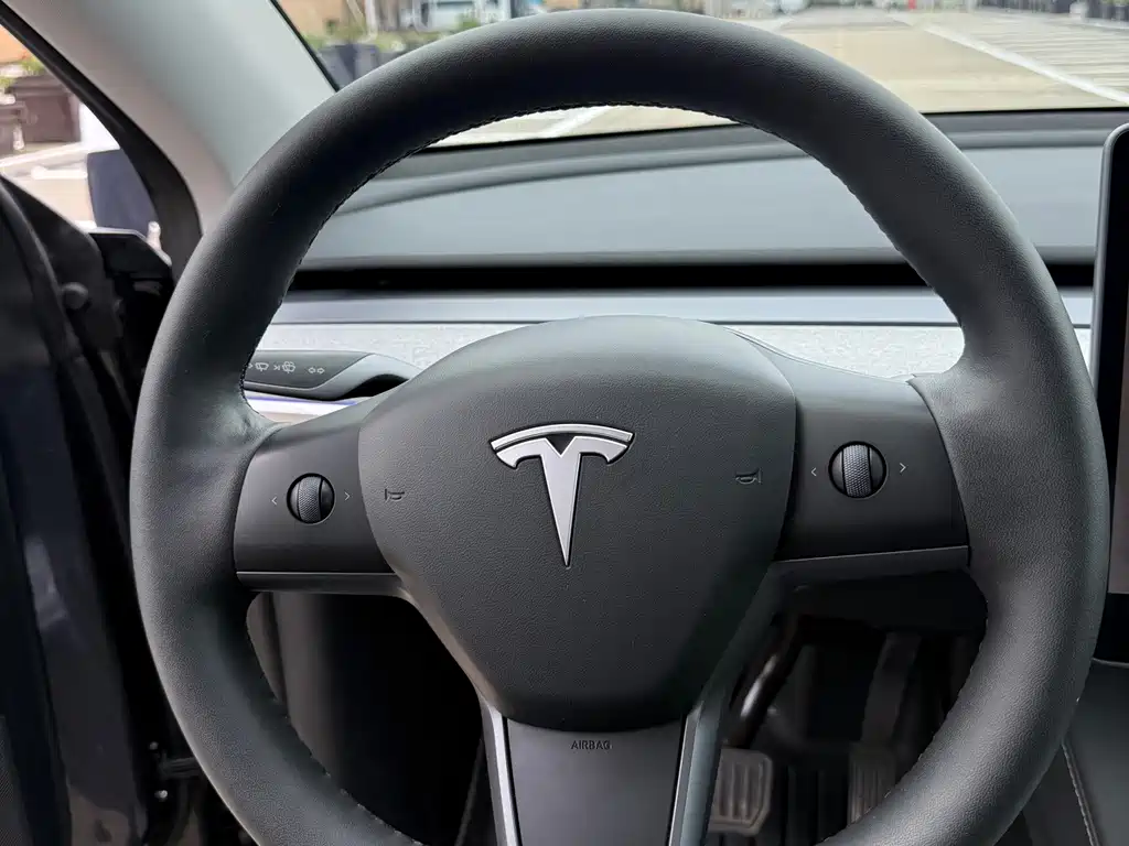 Tesla Model Y — миниатюра 14