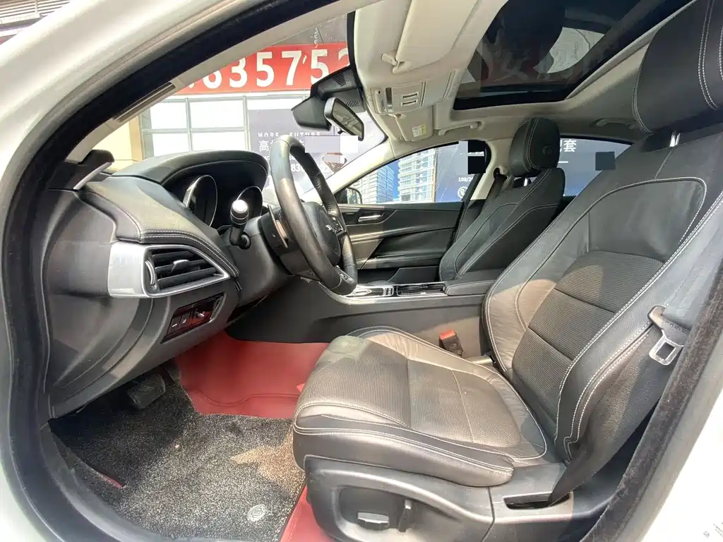 Jaguar XE — миниатюра 5