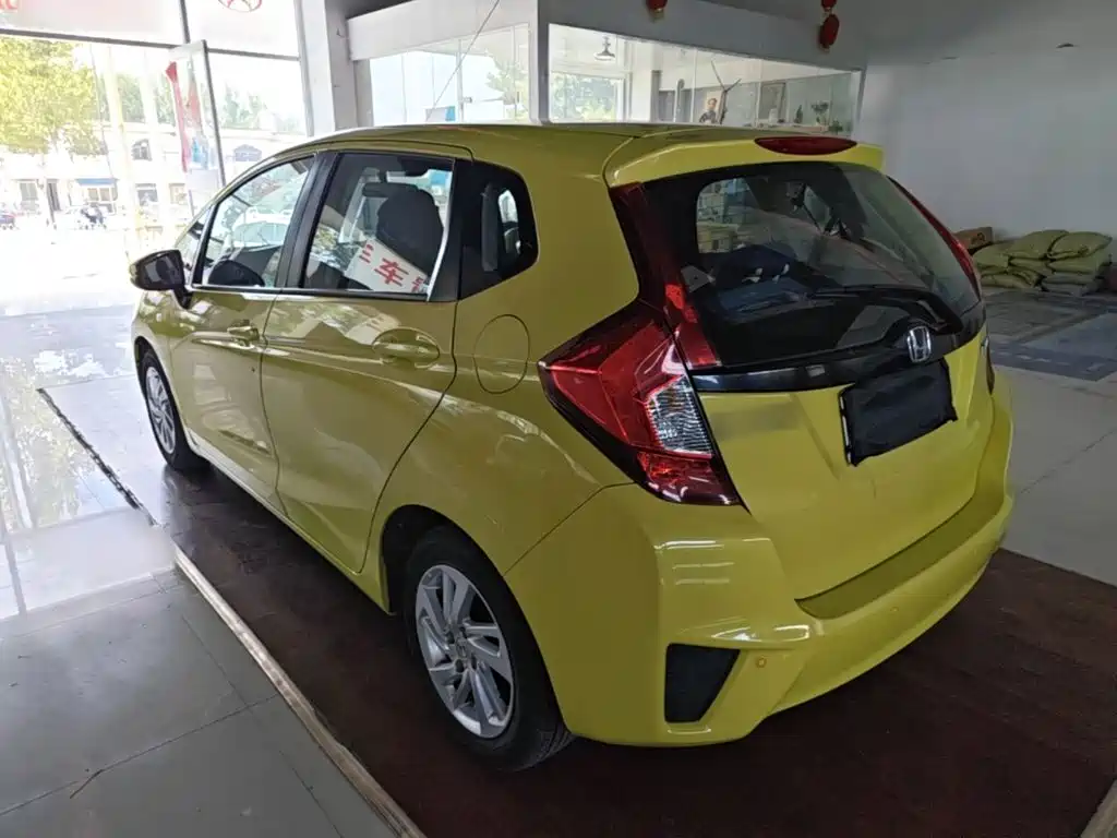 Honda Fit — миниатюра 5