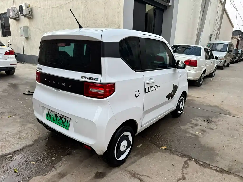 Wuling MINIEV — миниатюра 4