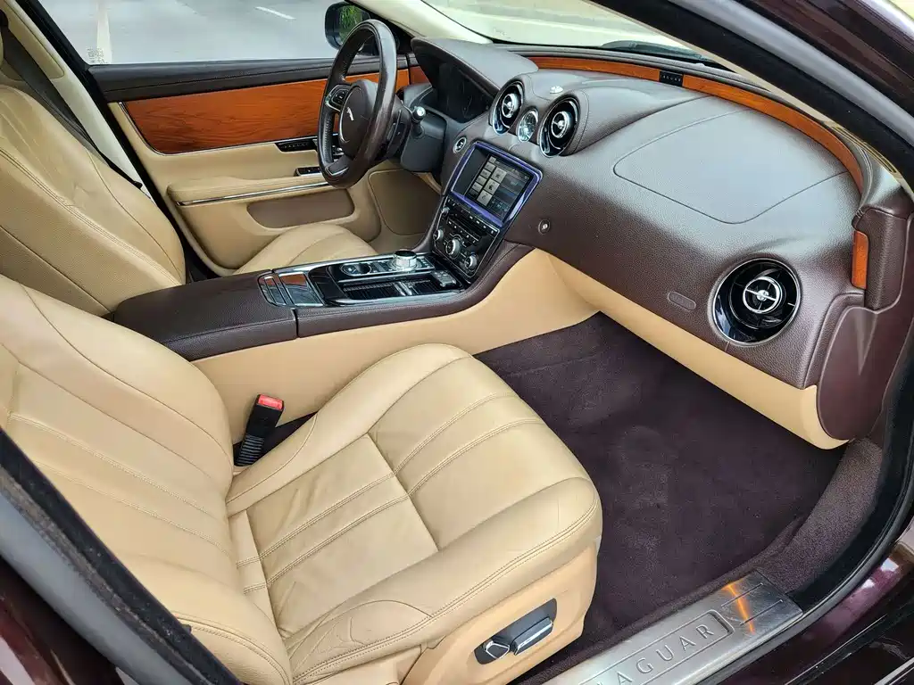 Jaguar XJ — миниатюра 6