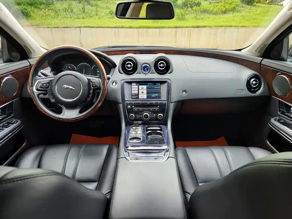 Jaguar XJ — миниатюра 15