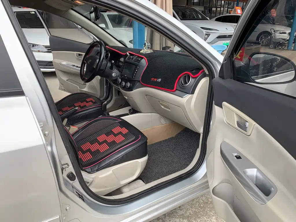 Changan V5 — миниатюра 7