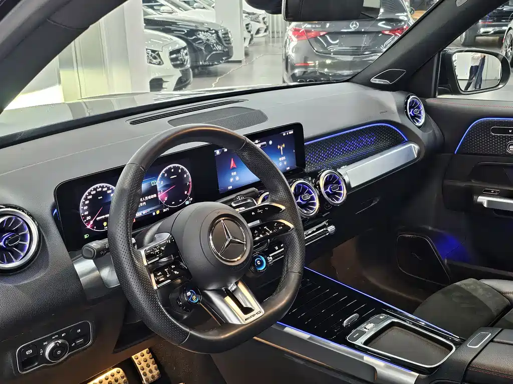 Mercedes-Benz GLB AMG — миниатюра 6