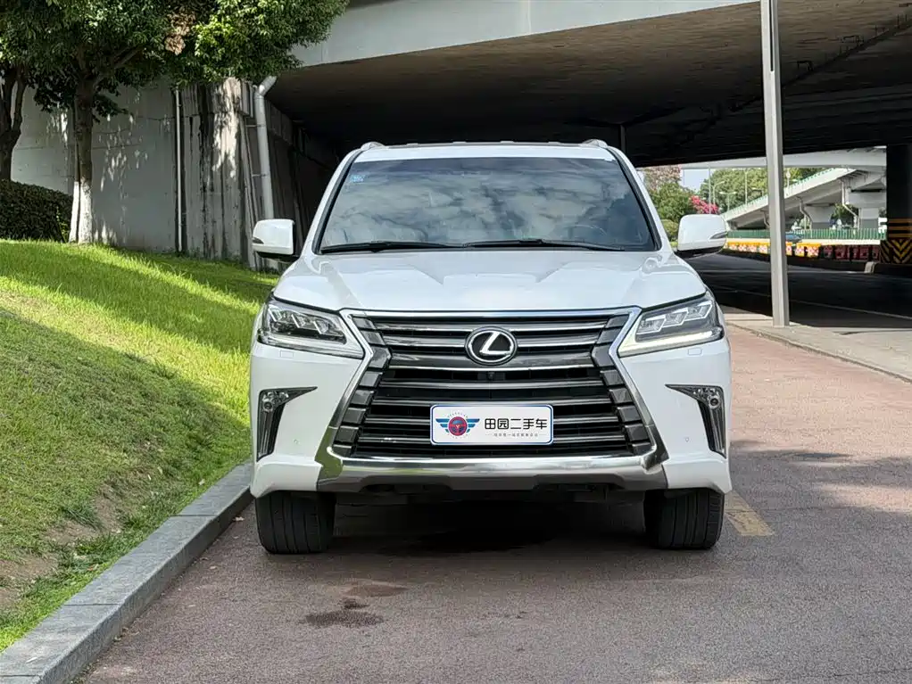 Lexus LX 2017 570 Luxury