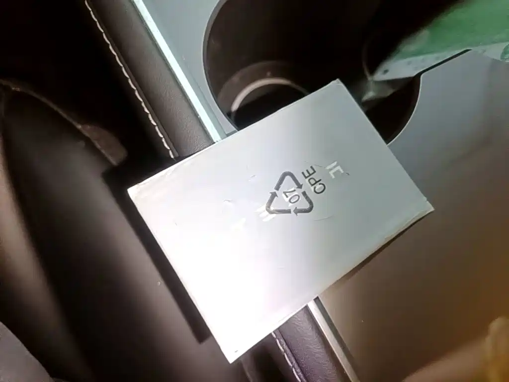 Tesla Model Y — миниатюра 9