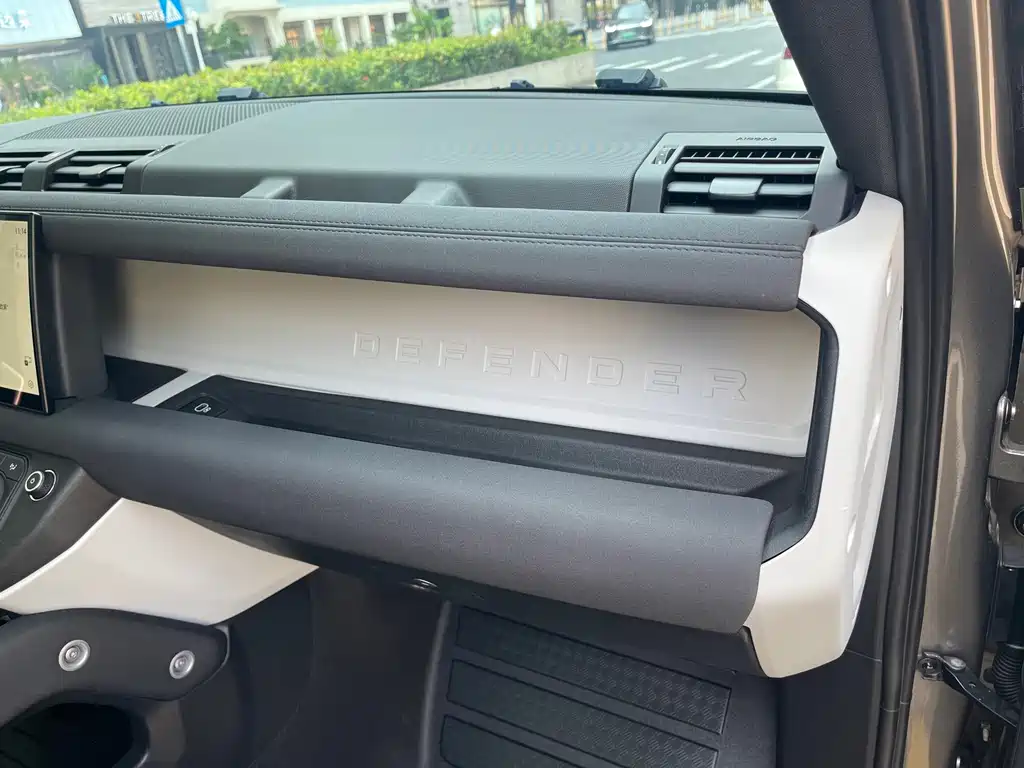 Land Rover Defender — миниатюра 21