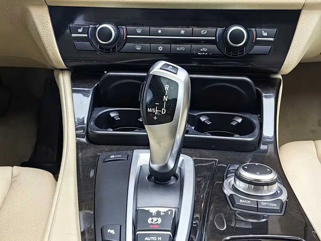 BMW 5 Series — миниатюра 13