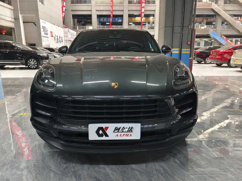 PORSCHE MACAN