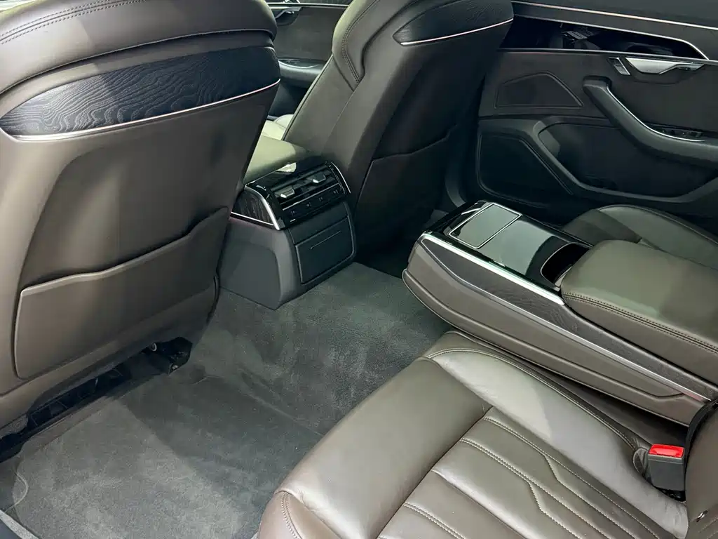 Audi A8 — миниатюра 6