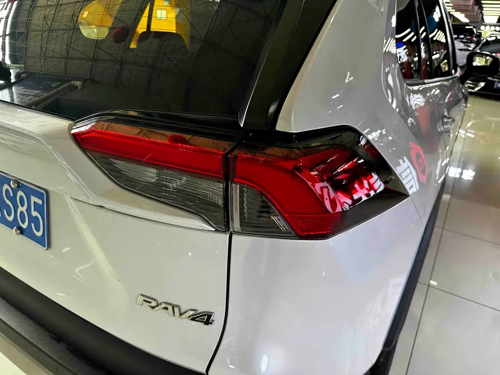 Toyota RAV4 — миниатюра 18