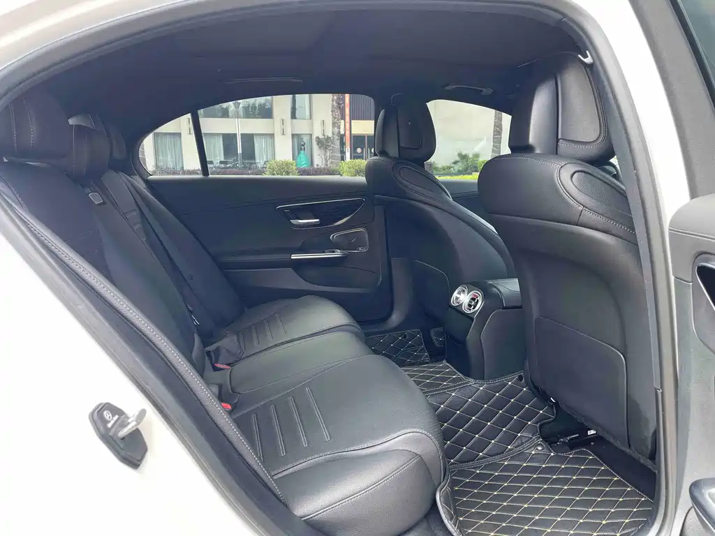 Mercedes-Benz C-Class — миниатюра 13