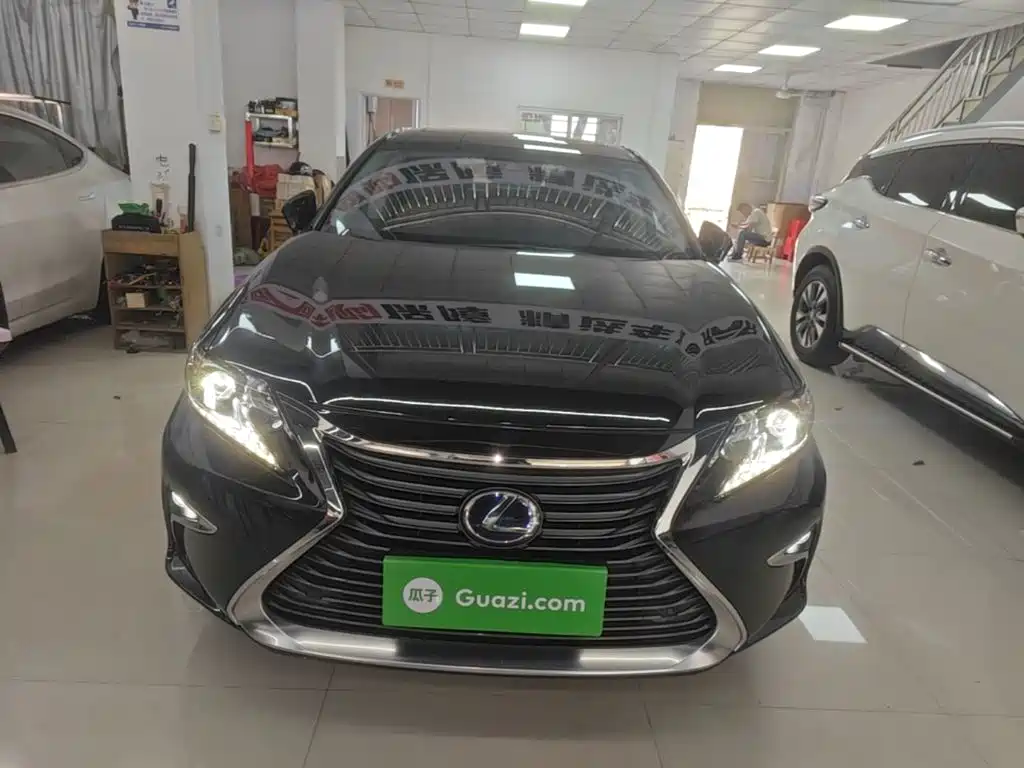 Lexus ES 2017 300h Mark Levinson Comfort