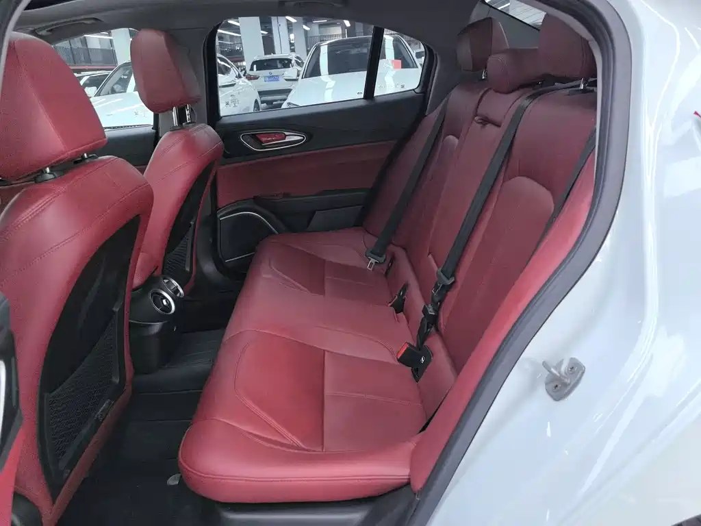 Alfa Romeo Giulia — миниатюра 10