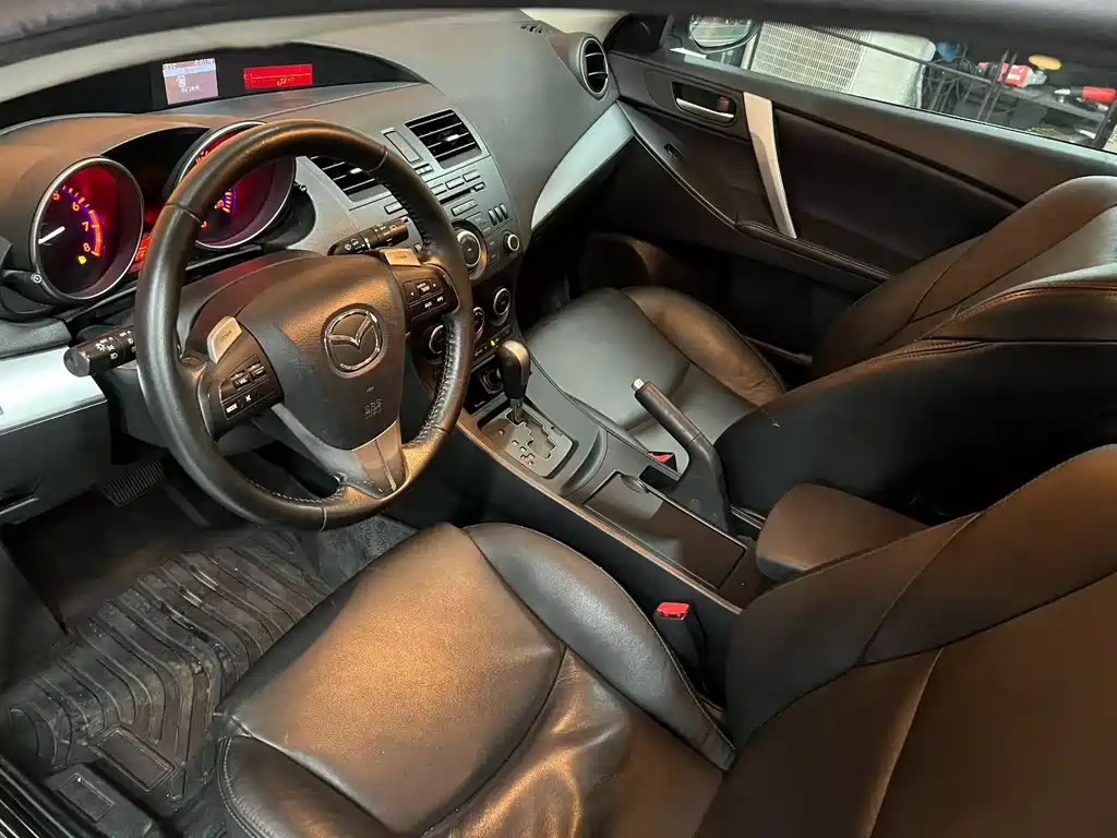 Mazda Mazda3 3 2012 2.0L AT Luxury