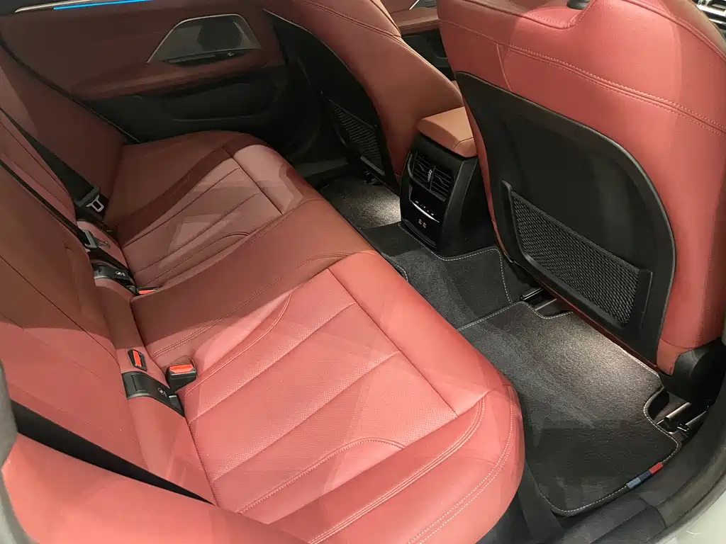 BMW i4 — миниатюра 10