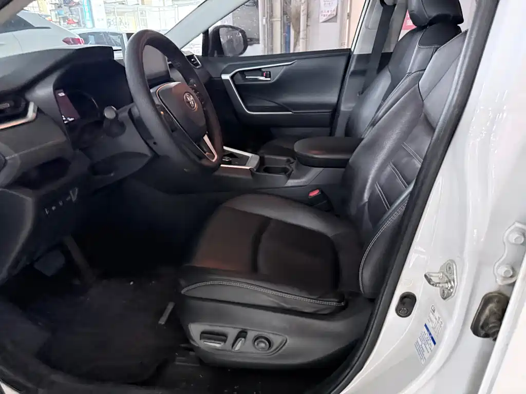 Toyota RAV4 — миниатюра 8