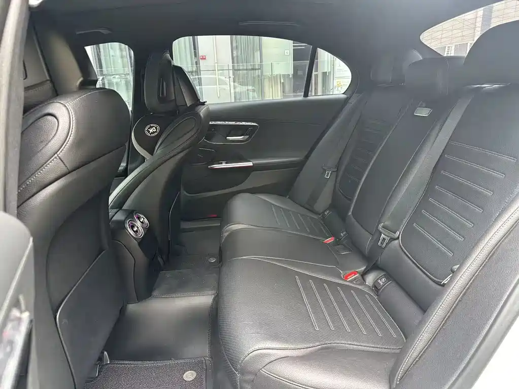 Mercedes-Benz C-Class — миниатюра 6