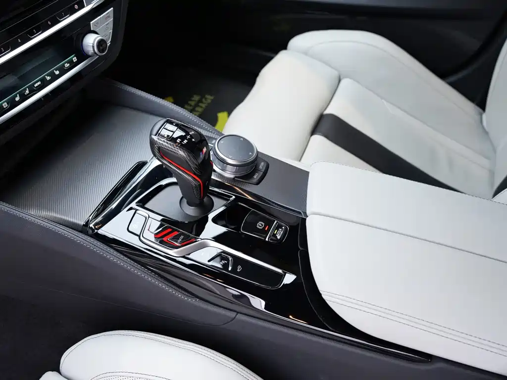BMW M5 — миниатюра 12