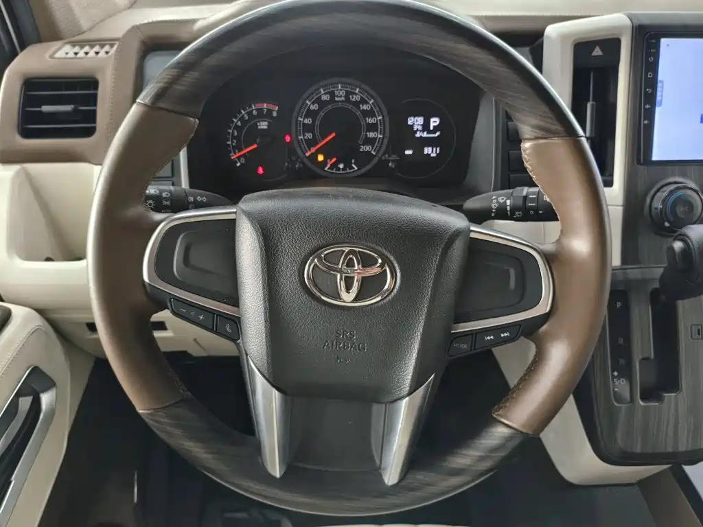 Toyota Hiace — миниатюра 9