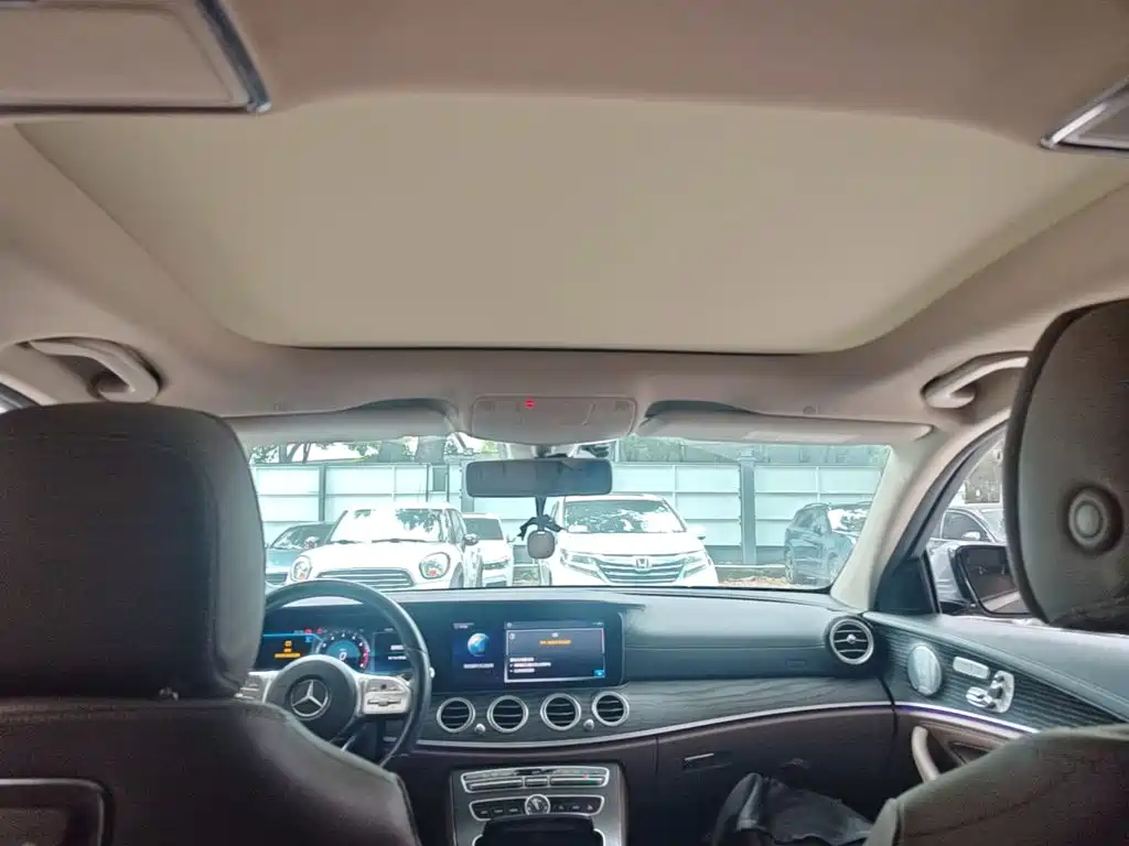 Mercedes-Benz E-Class — миниатюра 18