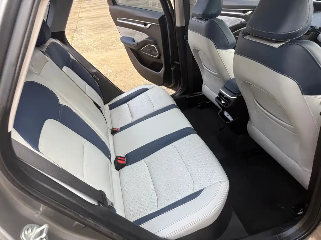 Geely Emgrand — миниатюра 13