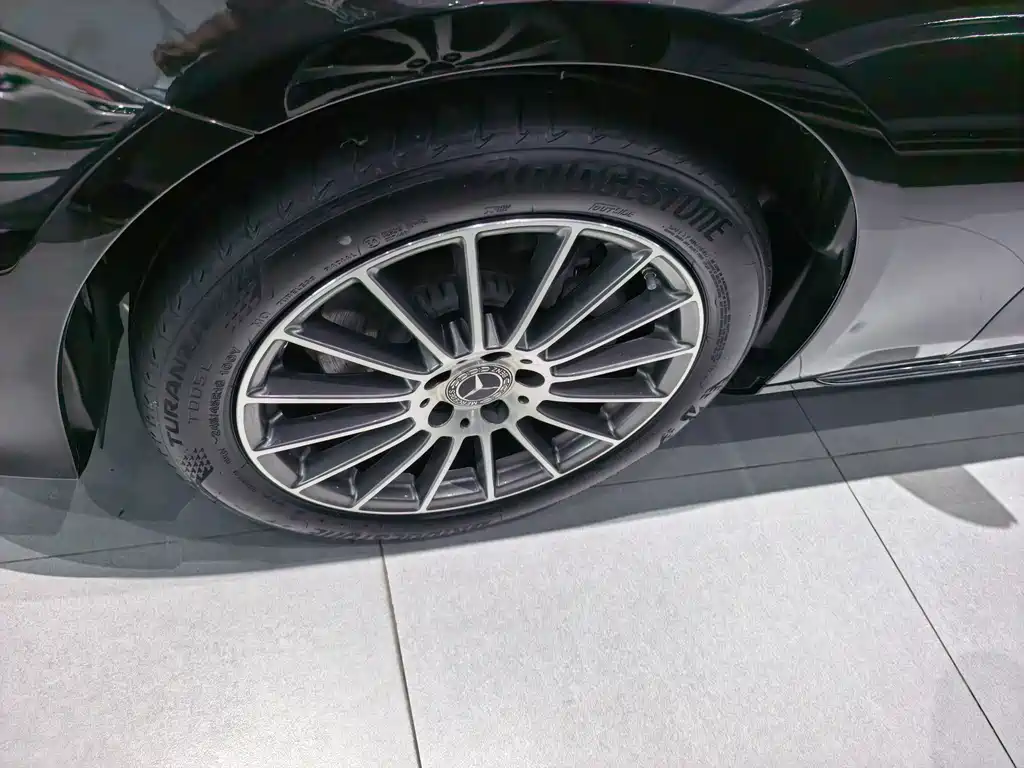 Mercedes-Benz E-Class — миниатюра 5
