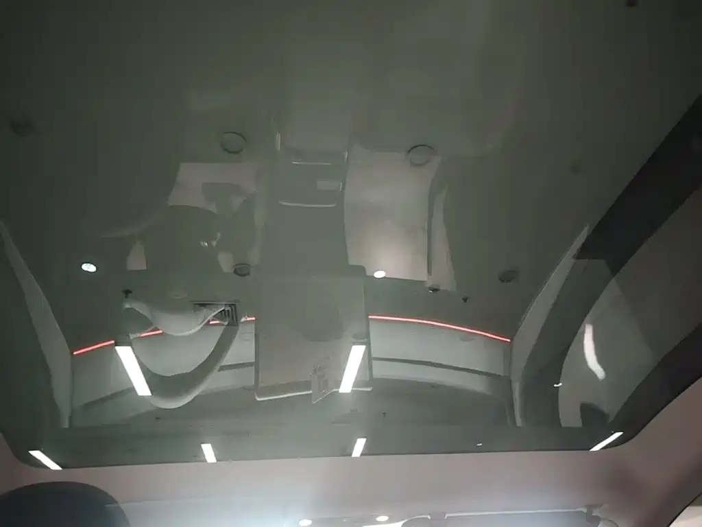 Tesla Model Y — миниатюра 18
