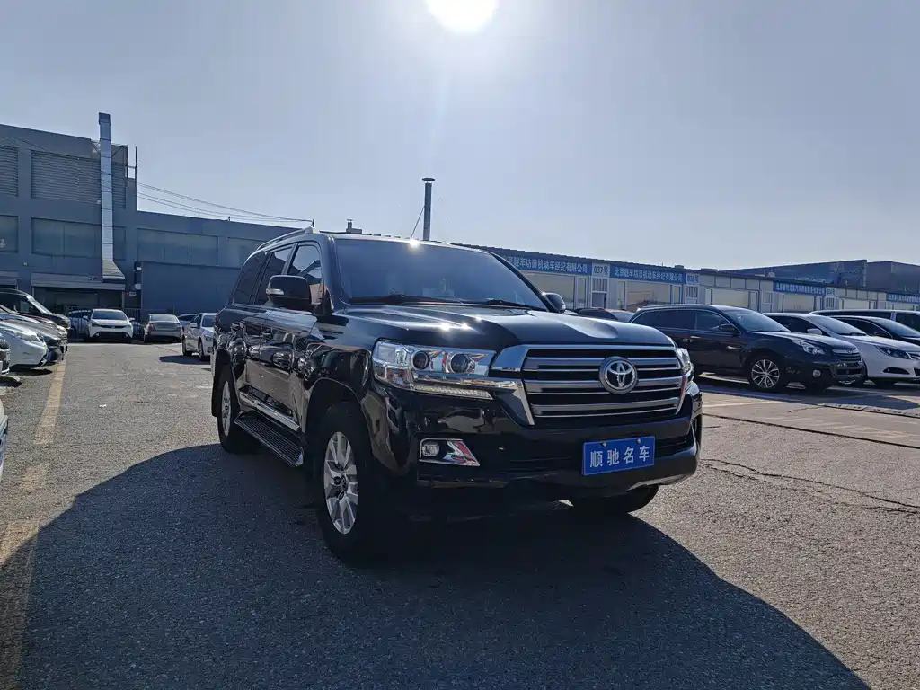 Toyota Land Cruiser 2018 5.7L XV-R